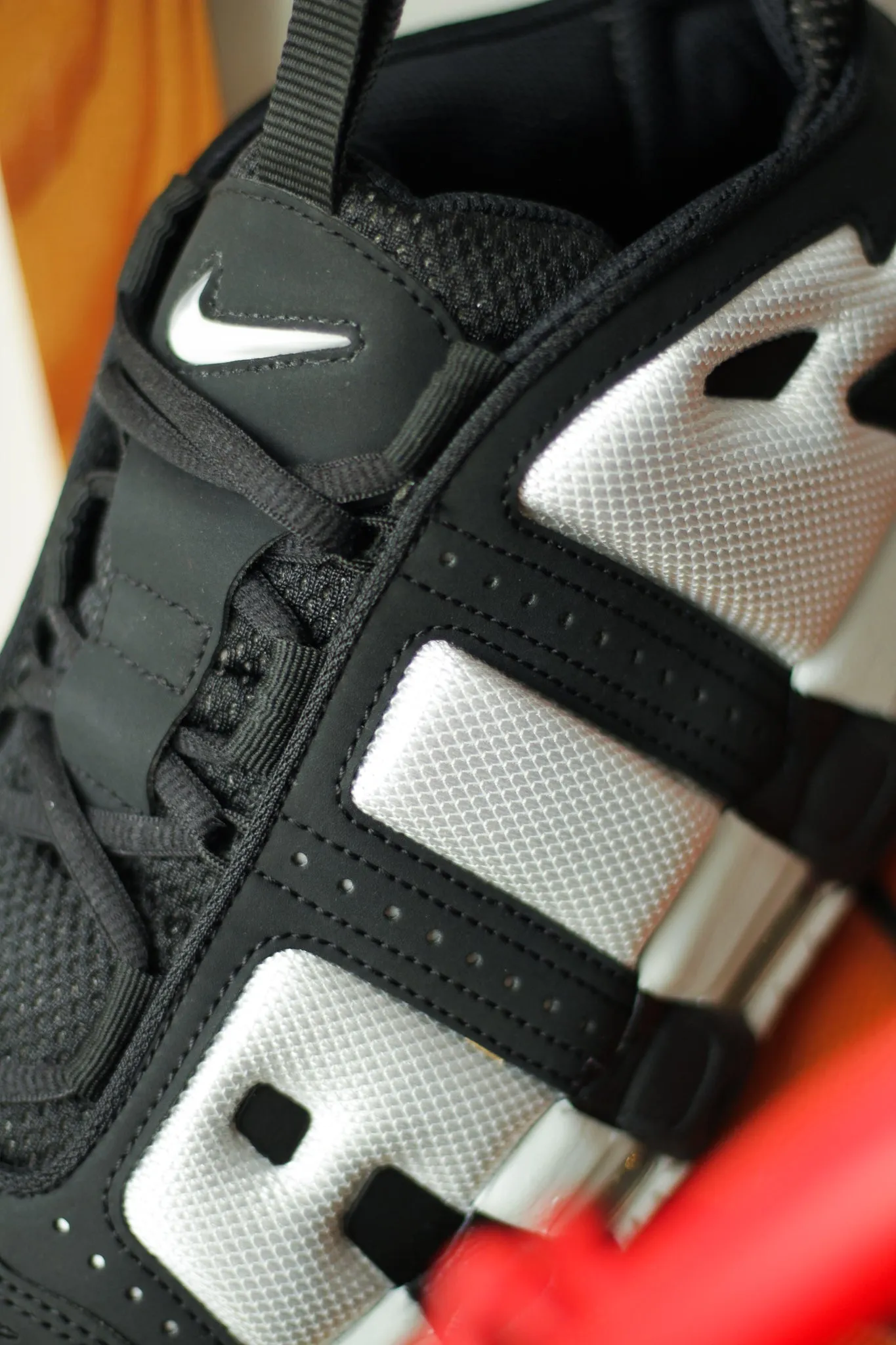 AIR MORE UPTEMPO LOW "BLACK/PHOTON DUST"